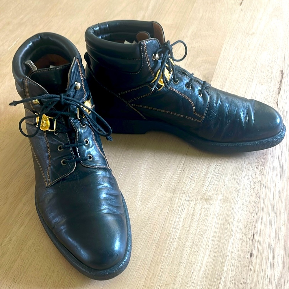 Versace Versus Vintage Men’s Chukka boot size 10. Soft Leather.Giani Versace